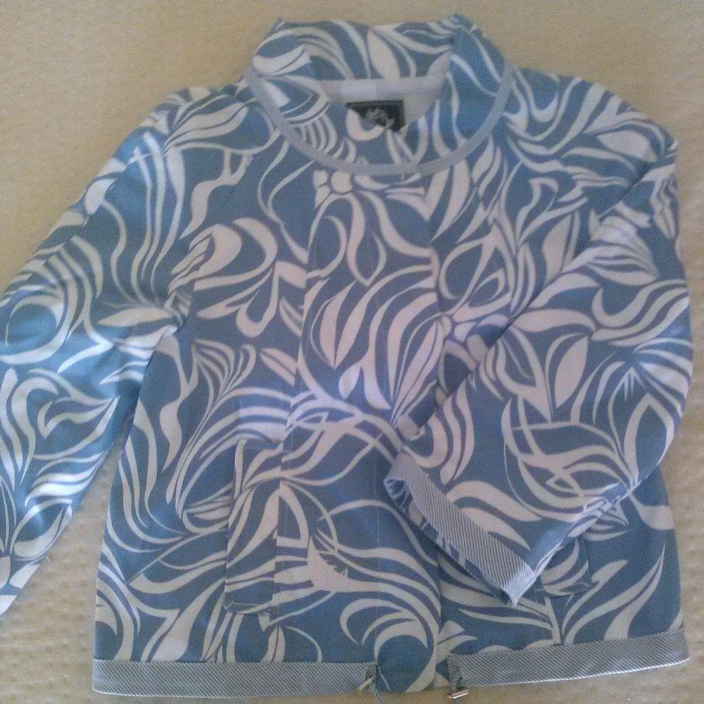 Abbie Mags jacket size small euc